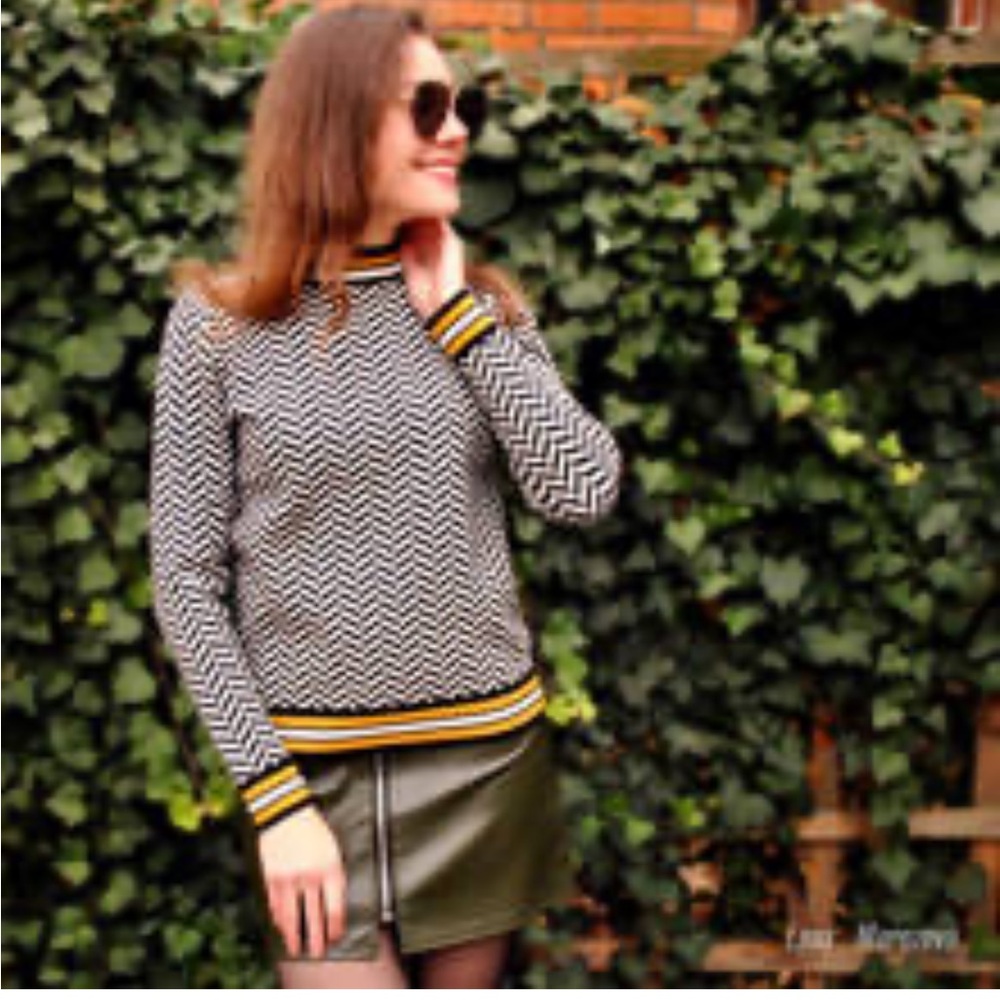Women’s Geometric Knitted Pullover Sweater Black White